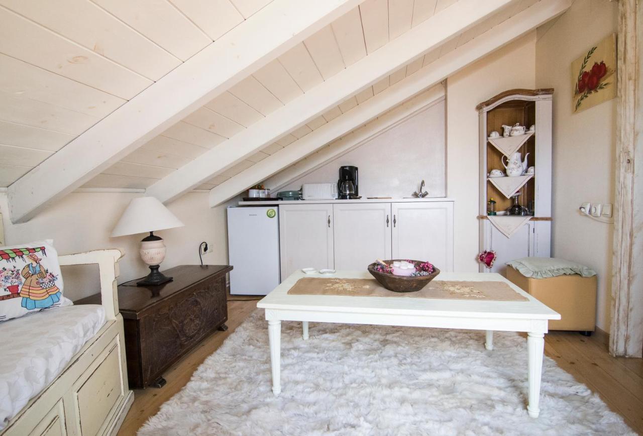 Cozy Attic Apartman Aráhova Kültér fotó