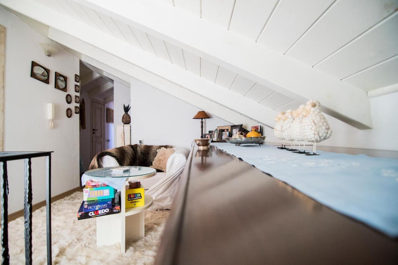 Cozy Attic Apartman Aráhova Kültér fotó